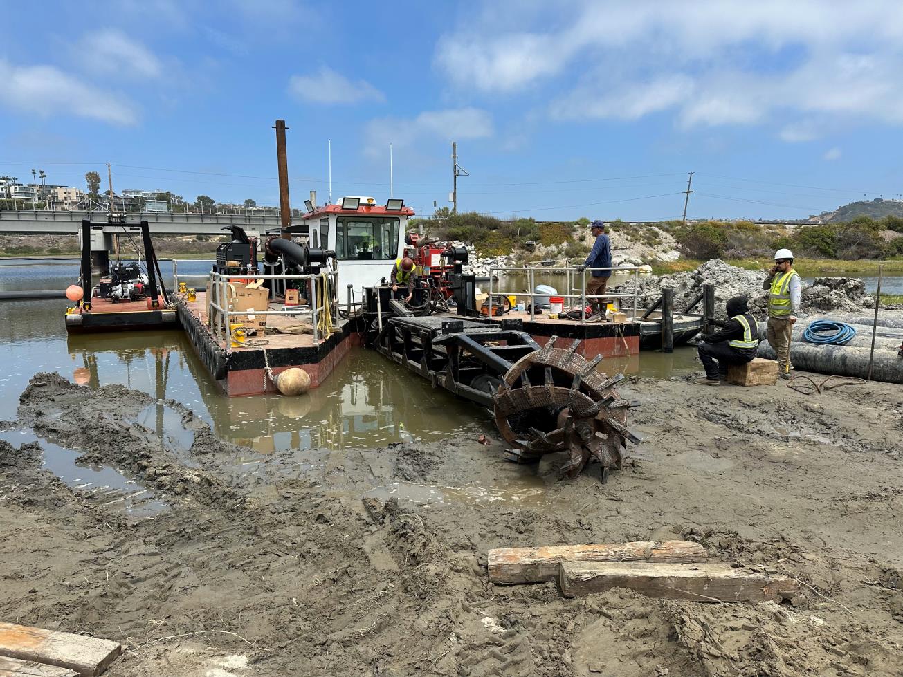 Photo of dredge plant Sanderling